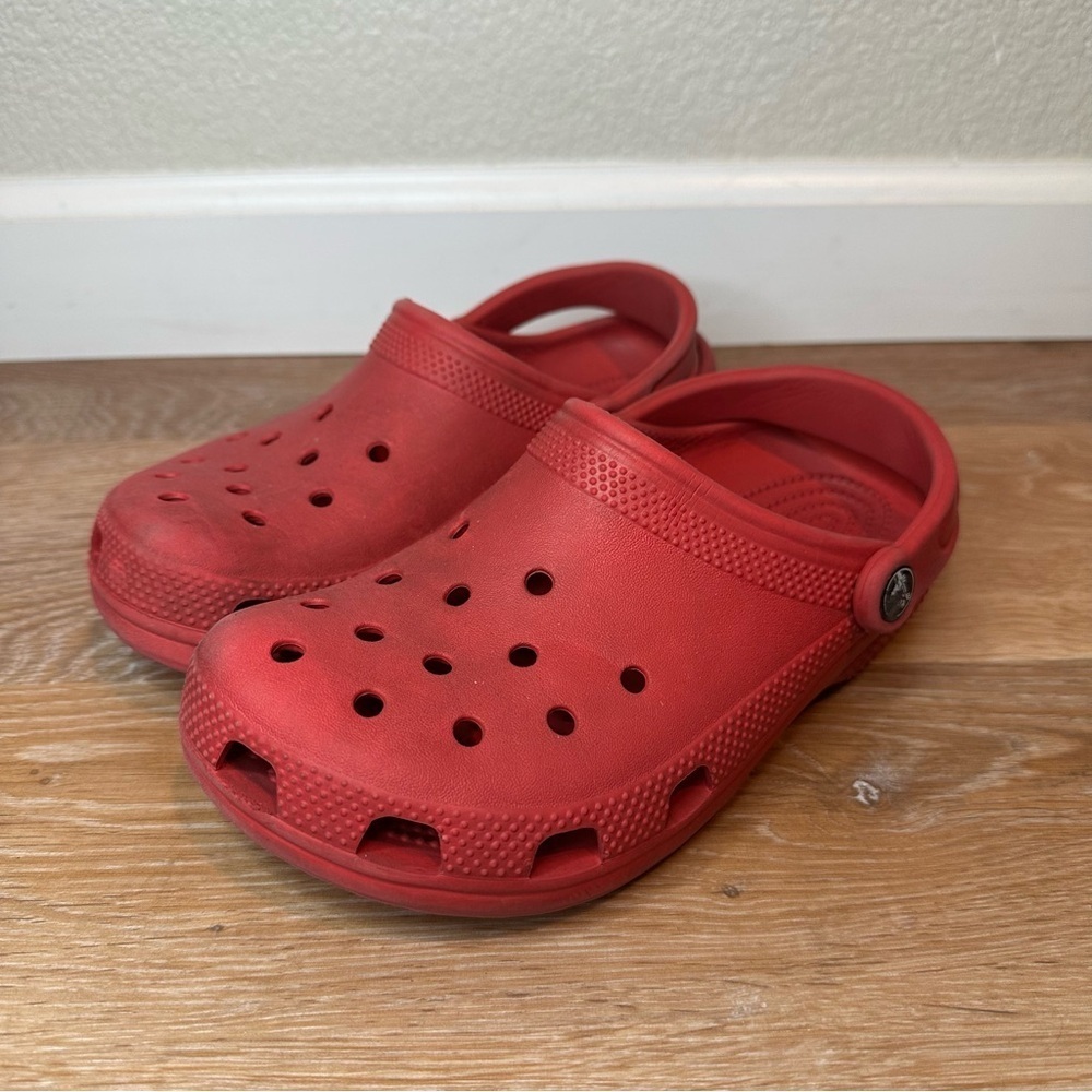 Crocs Big Kids Red Classic Clog Slip On, Size 4